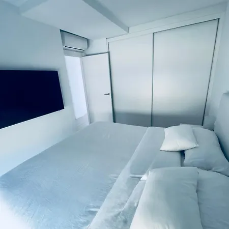 Modern Concept, Seaside Apartment